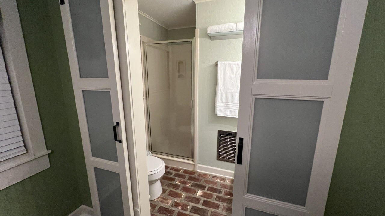 Photo of Bathroom in Highlands - Perkins