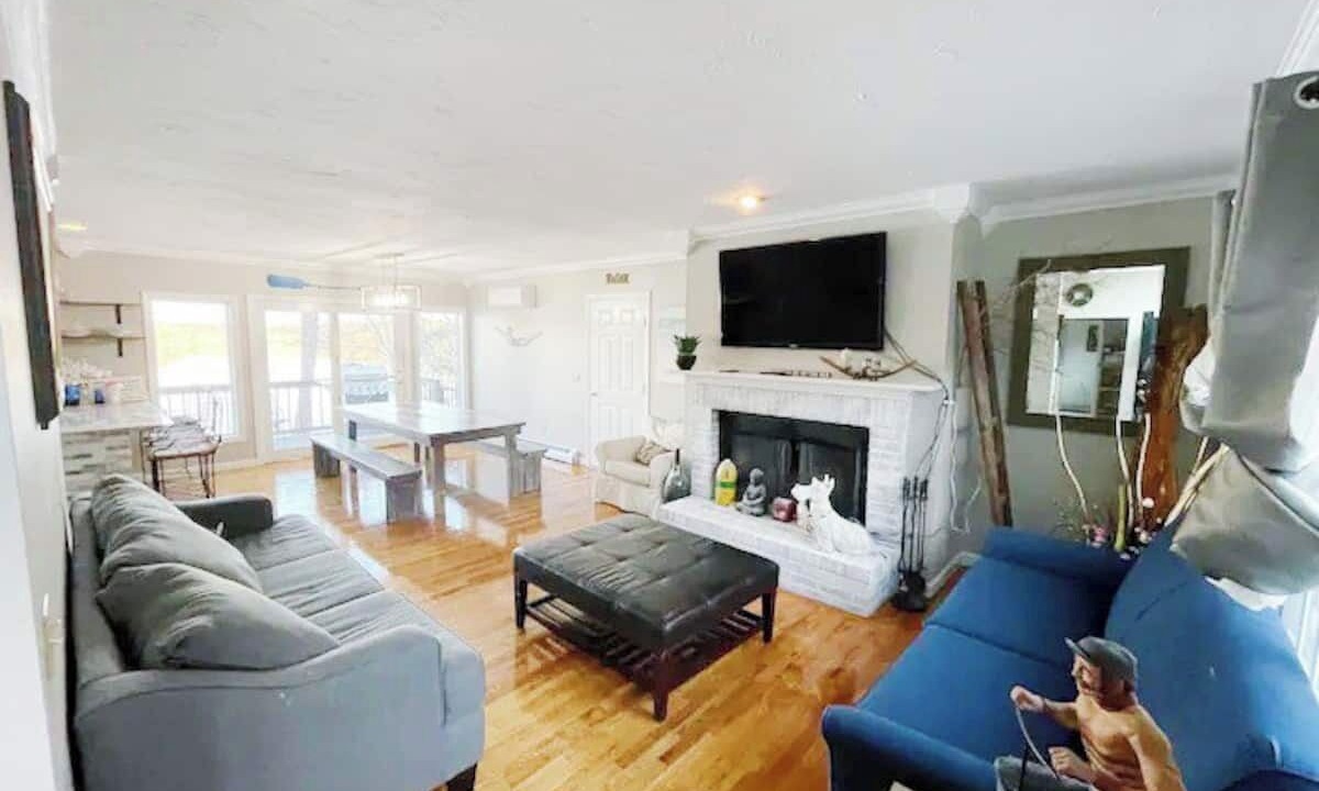 Photo of Livingroom in Cotuit