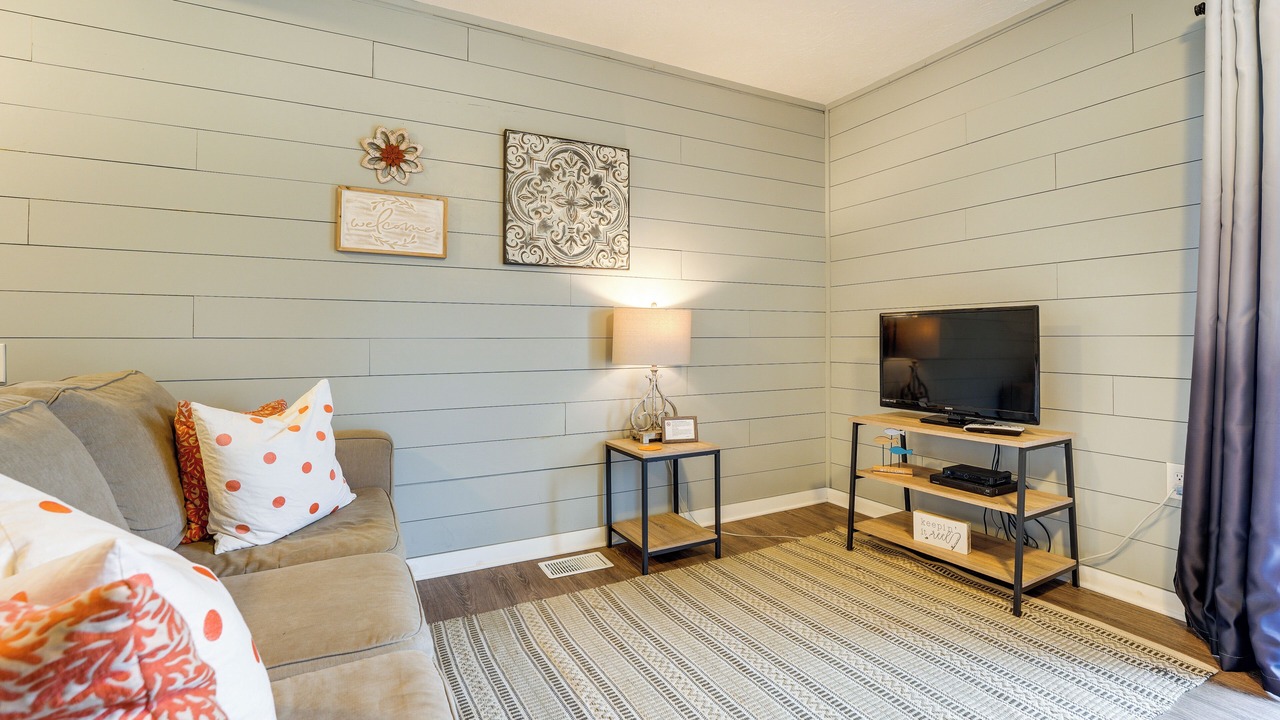 Photo of Livingroom in Cape Fair