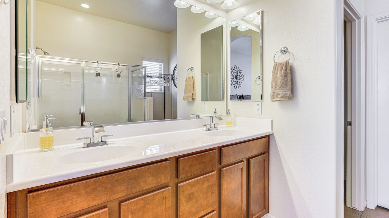 Photo of Bathroom in Montecito in Estrella