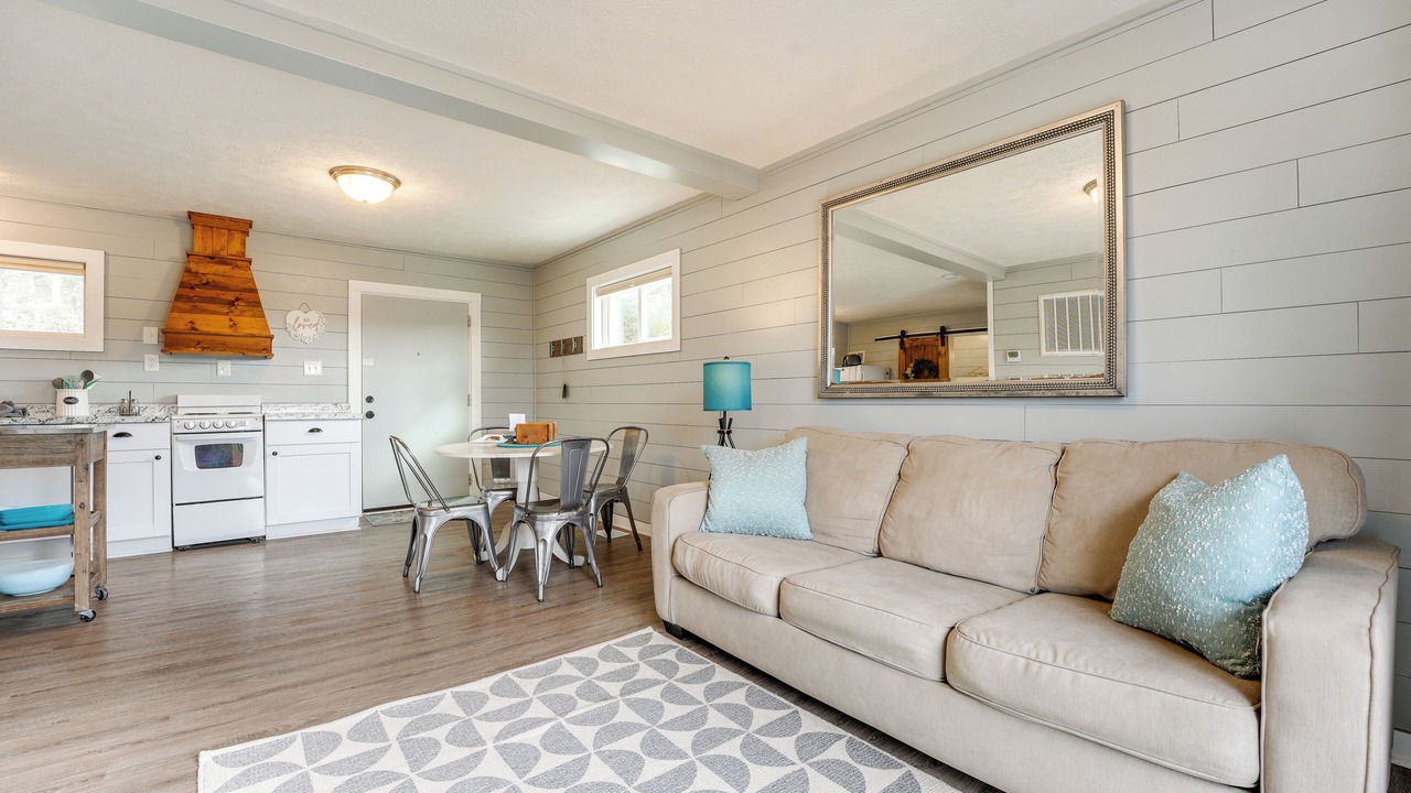 Photo of Livingroom in Cape Fair