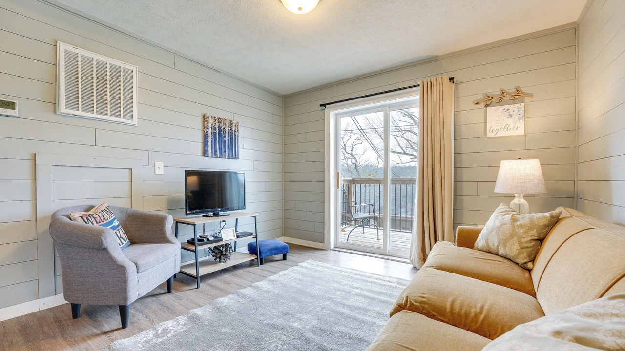 Photo of Livingroom in Cape Fair