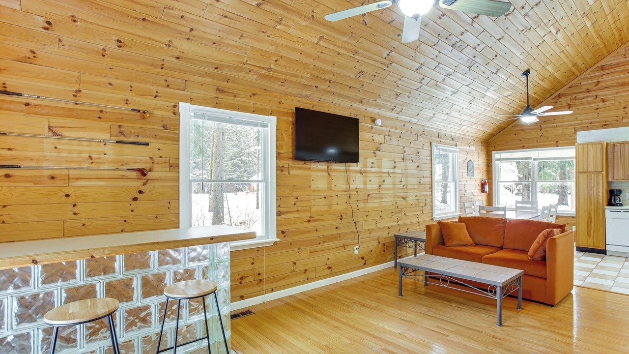 Photo of Livingroom in Cadillac