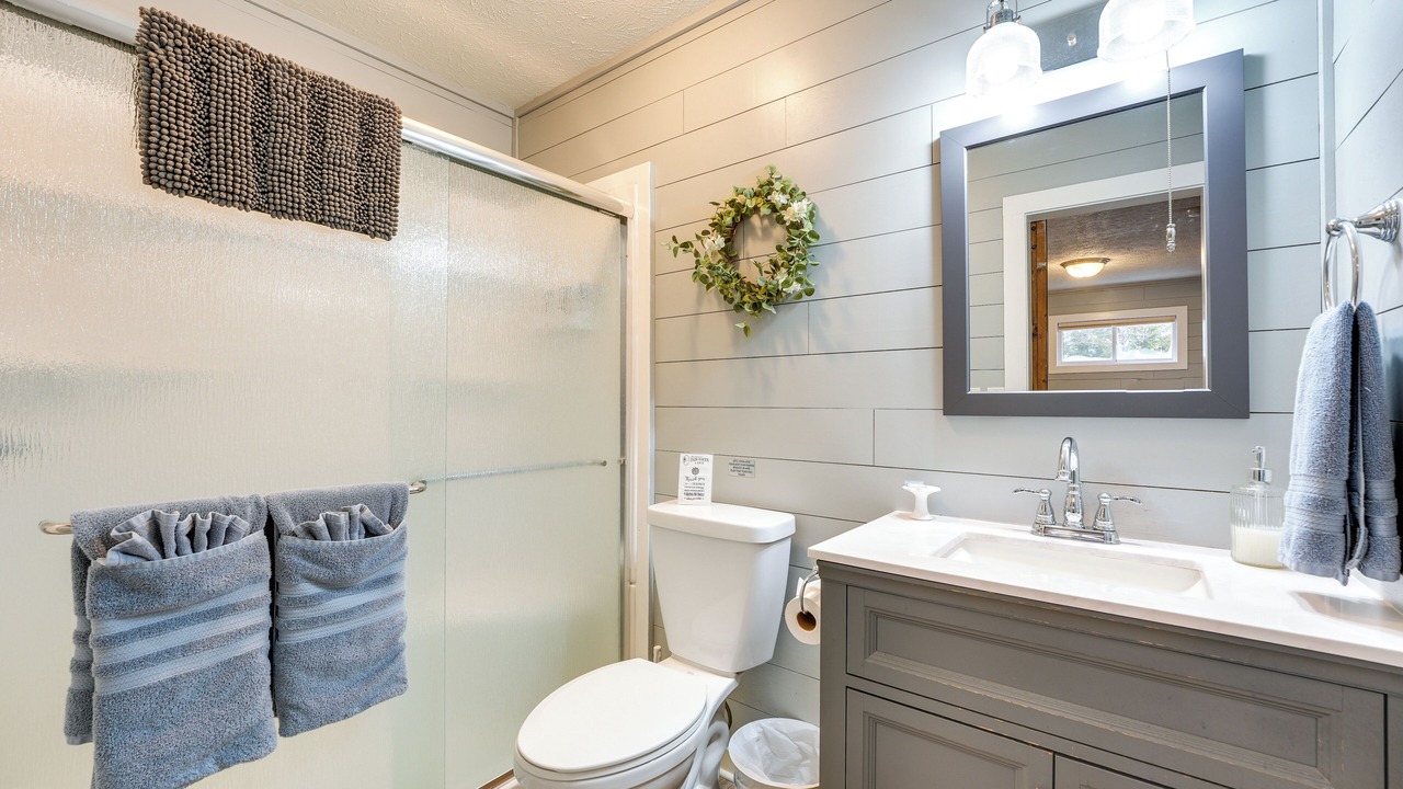 Photo of Bathroom in Cape Fair