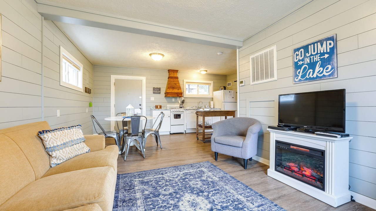 Photo of Livingroom in Cape Fair