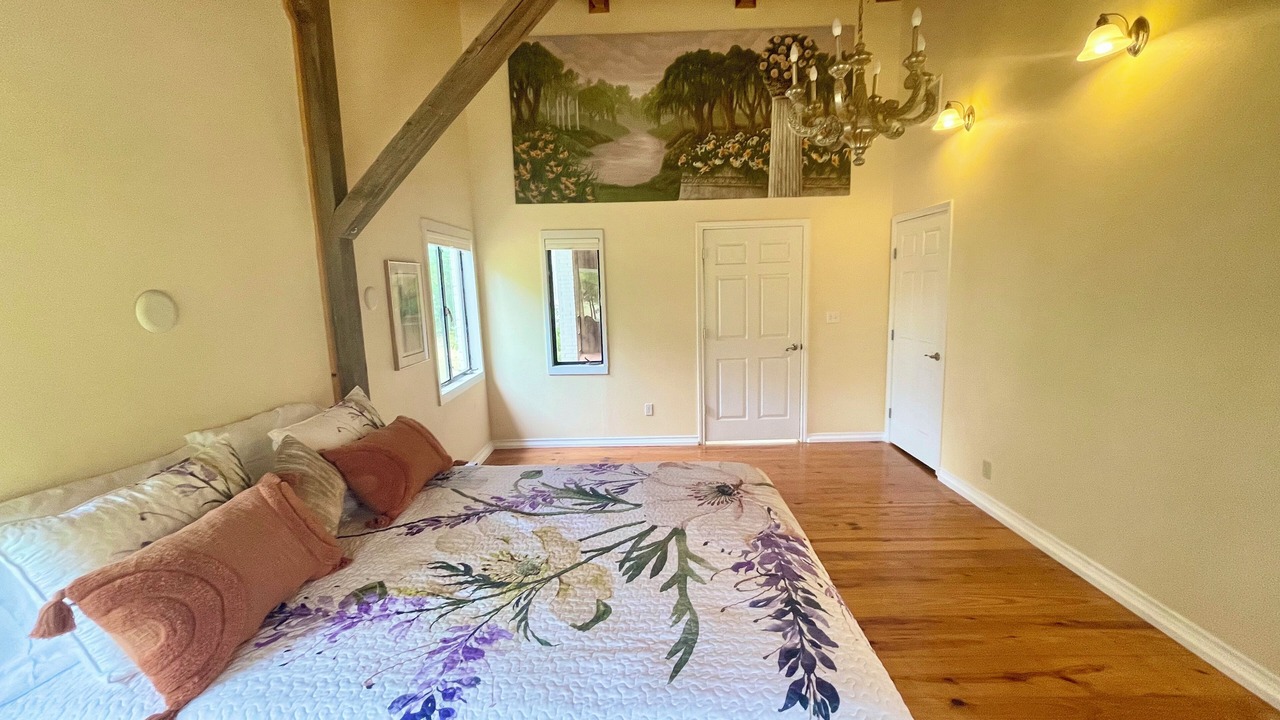 Photo of Bedroom in Smithville