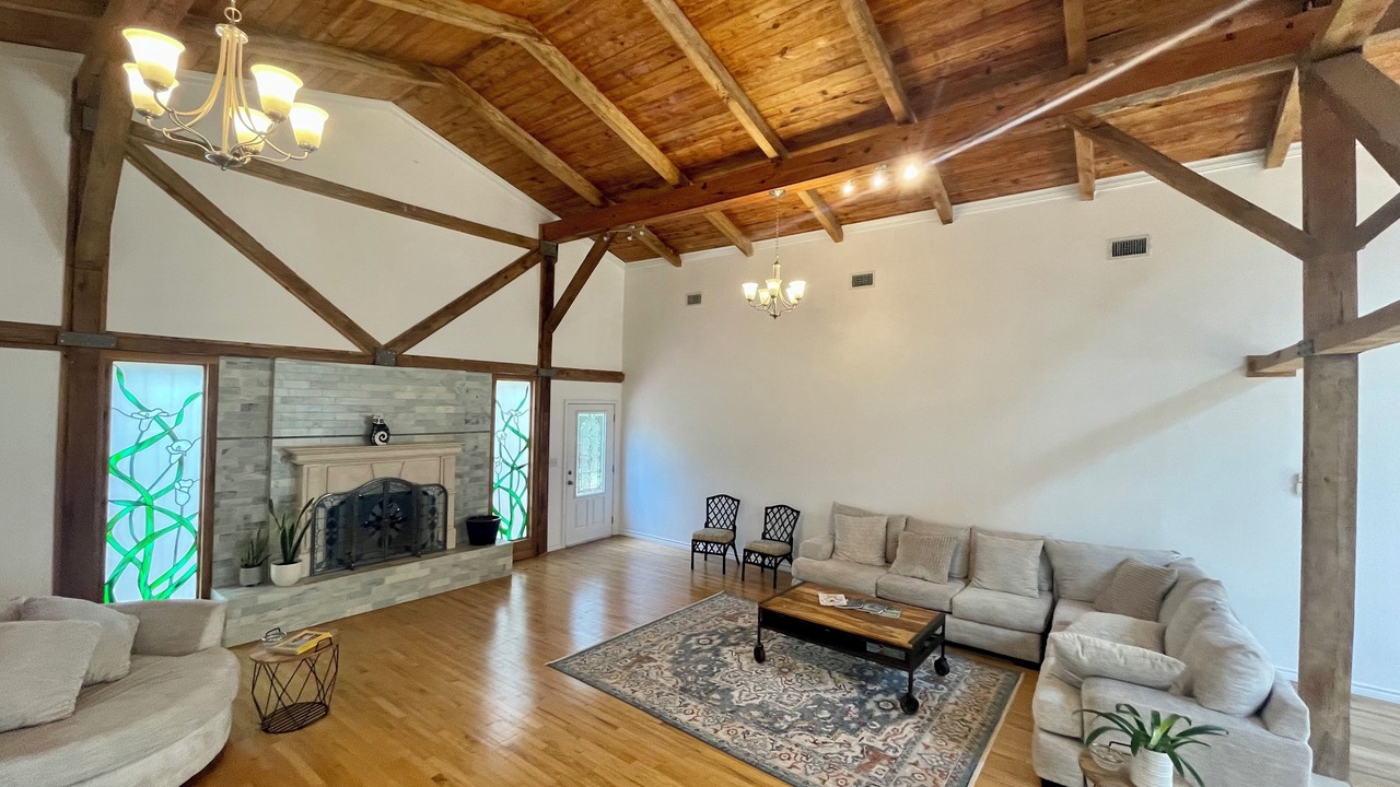 Photo of Livingroom in Smithville