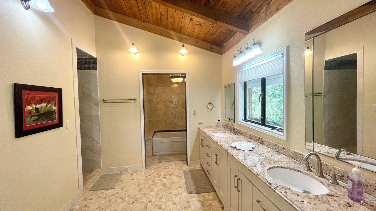 Photo of Bathroom in Smithville