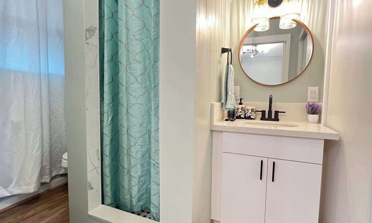 Photo of Bathroom in McCully - Moiliili