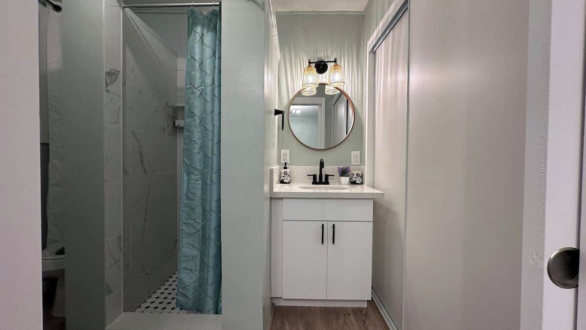Photo of Bathroom in McCully - Moiliili