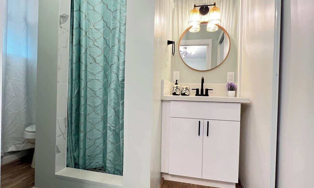 Photo of Bathroom in McCully - Moiliili