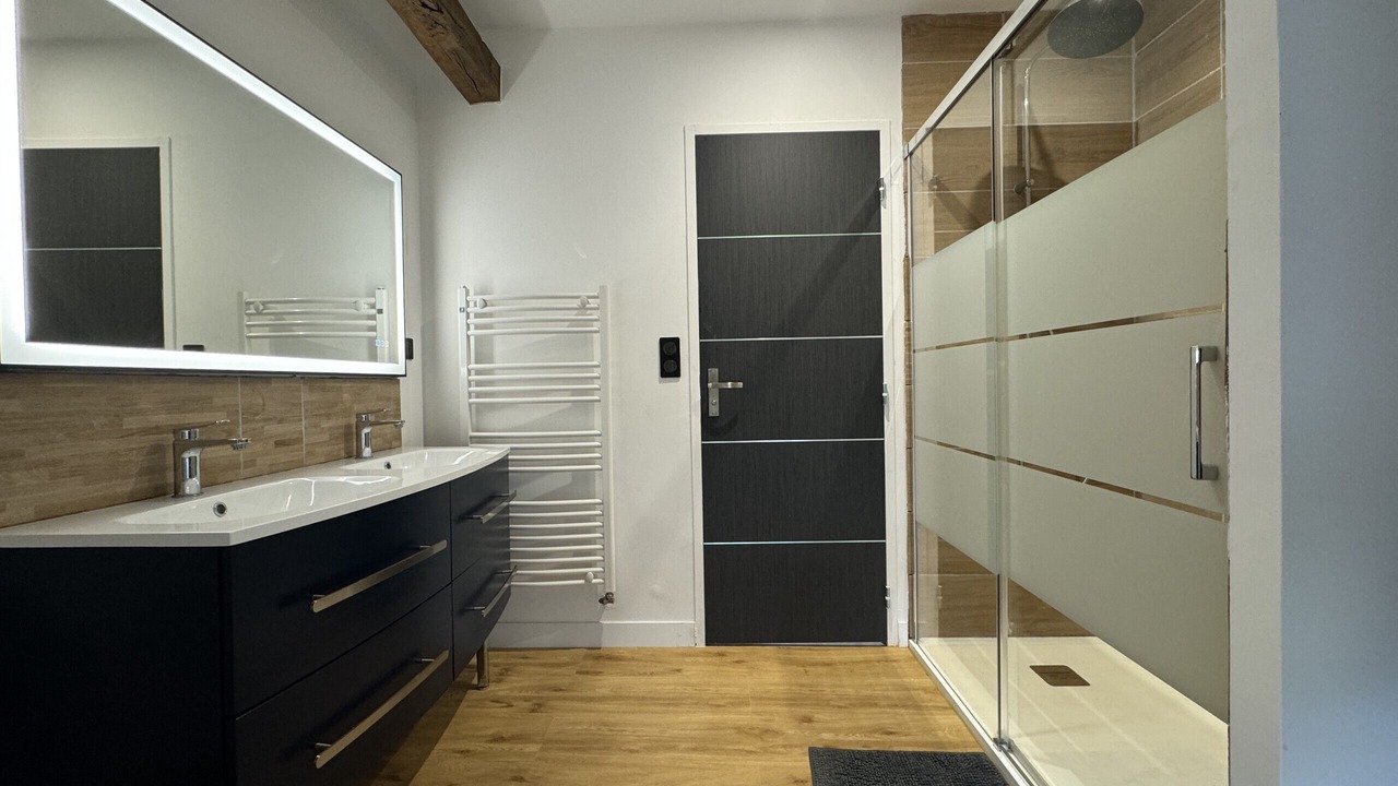 Photo of Bathroom in Republique