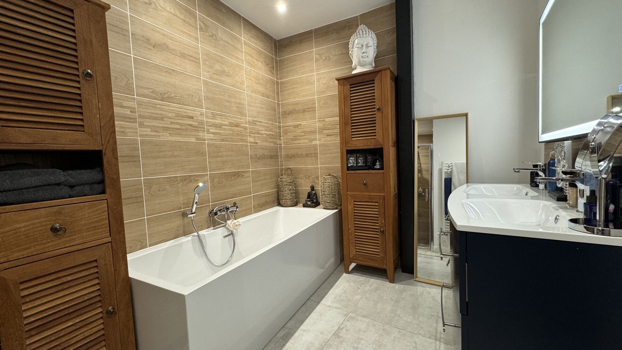 Photo of Bathroom in Republique