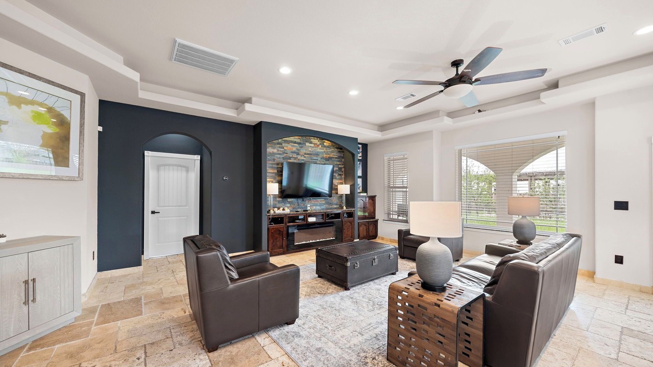 Photo of Livingroom in Willow Meadows/Willowbend Area
