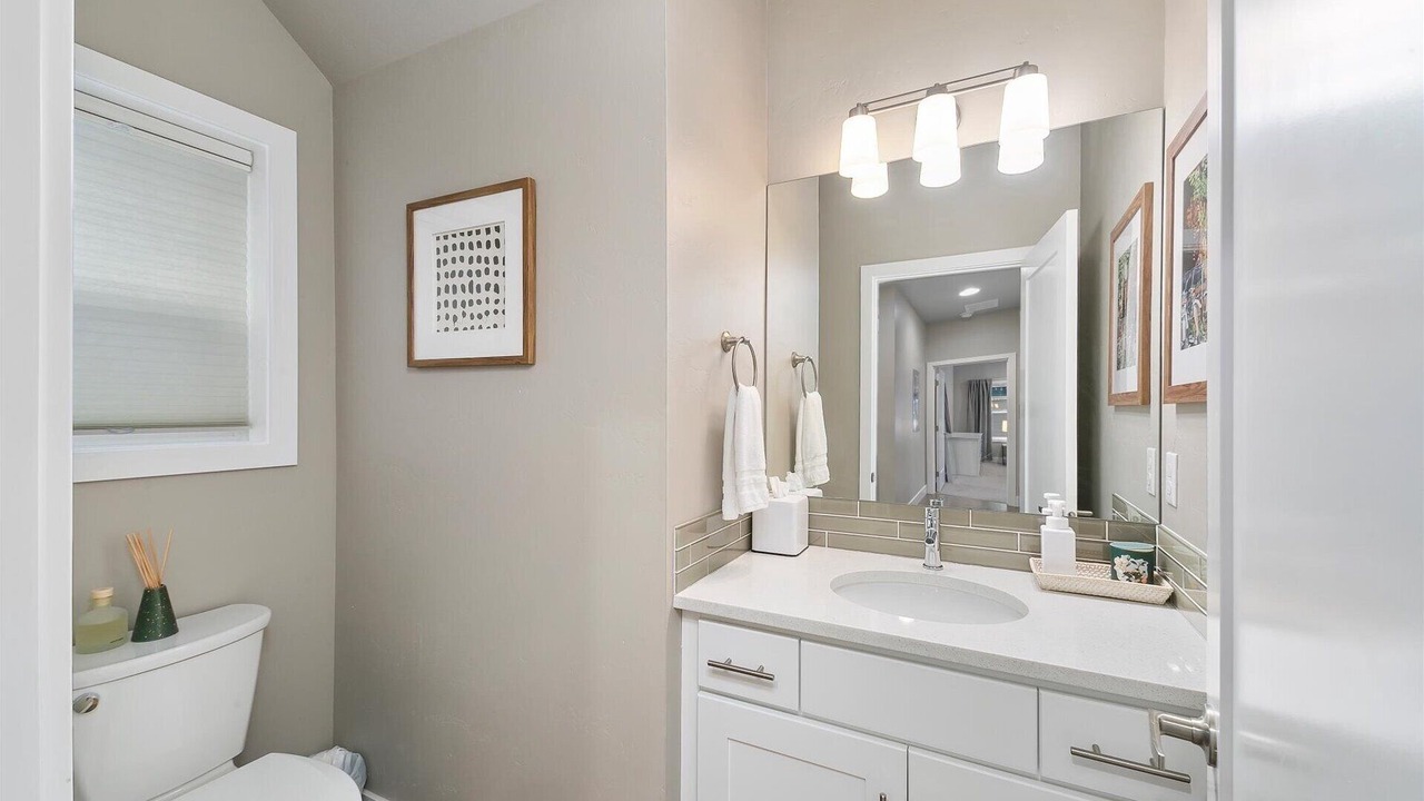 Photo of Bathroom in Sunset