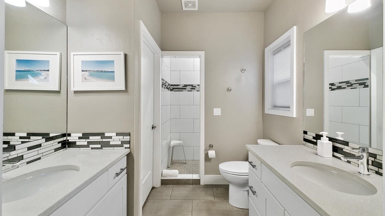 Photo of Bathroom in Sunset