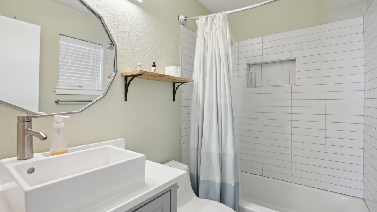 Photo of Bathroom in Blackshear-Prospect Hill