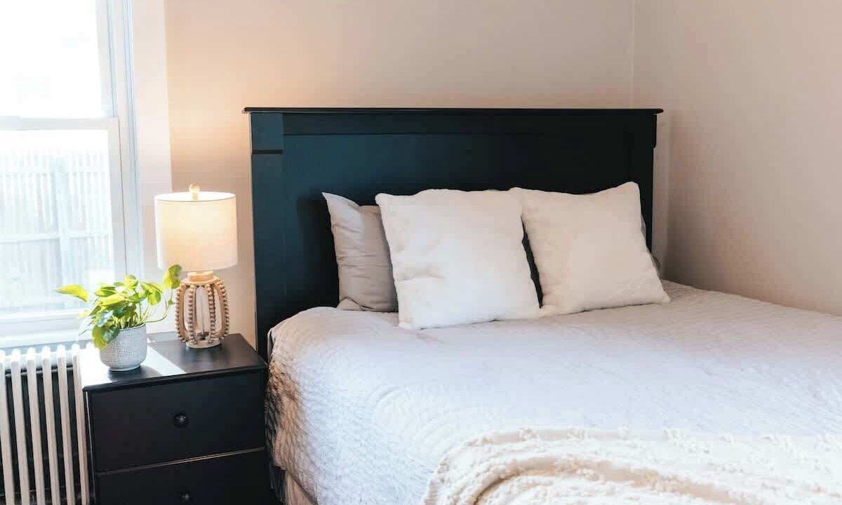 Photo of Bedroom in Off Broadway