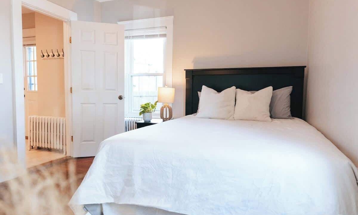 Photo of Bedroom in Off Broadway