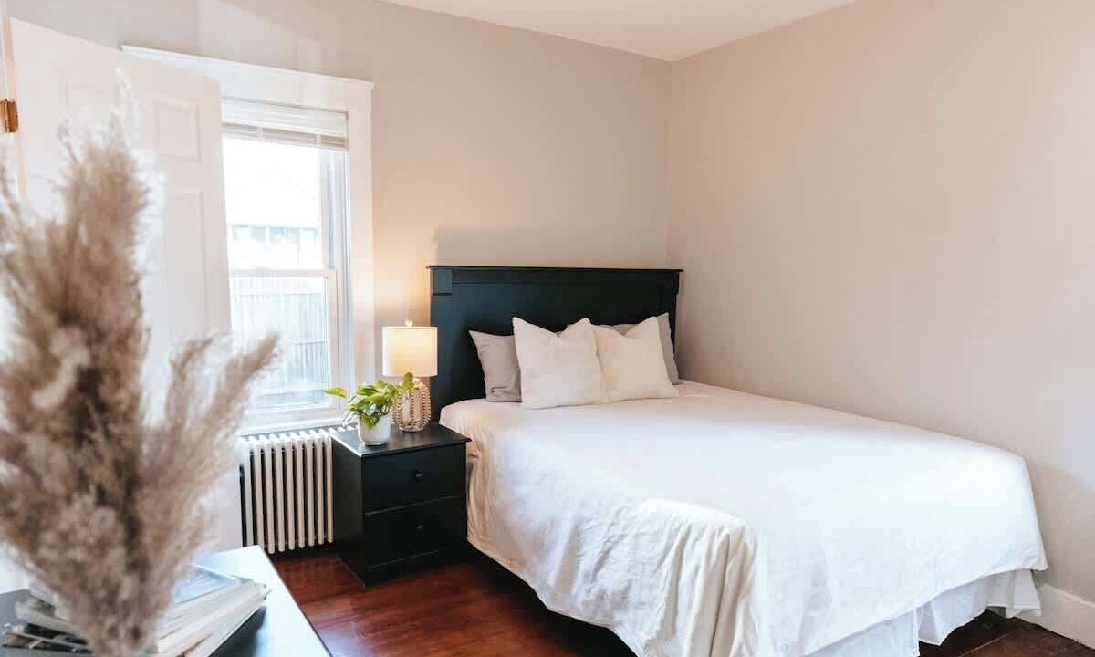 Photo of Bedroom in Off Broadway