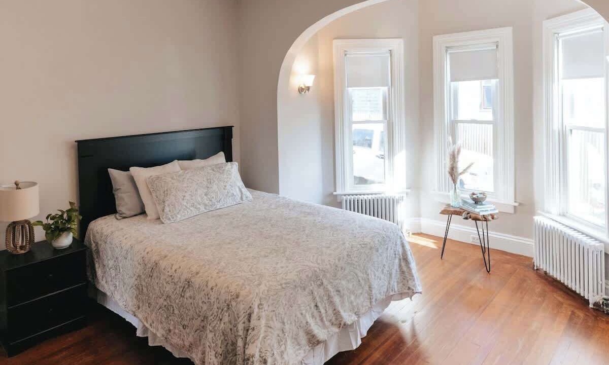 Photo of Bedroom in Off Broadway