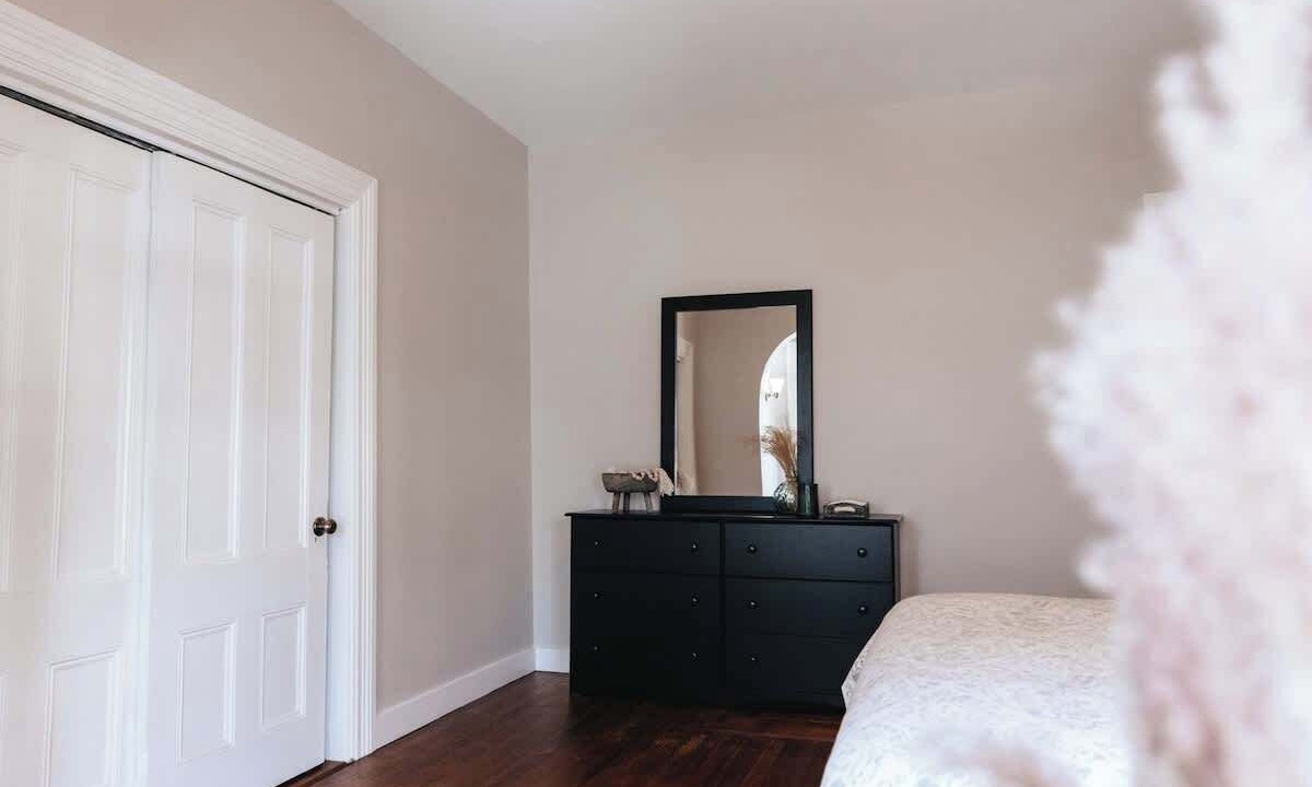Photo of Bedroom in Off Broadway