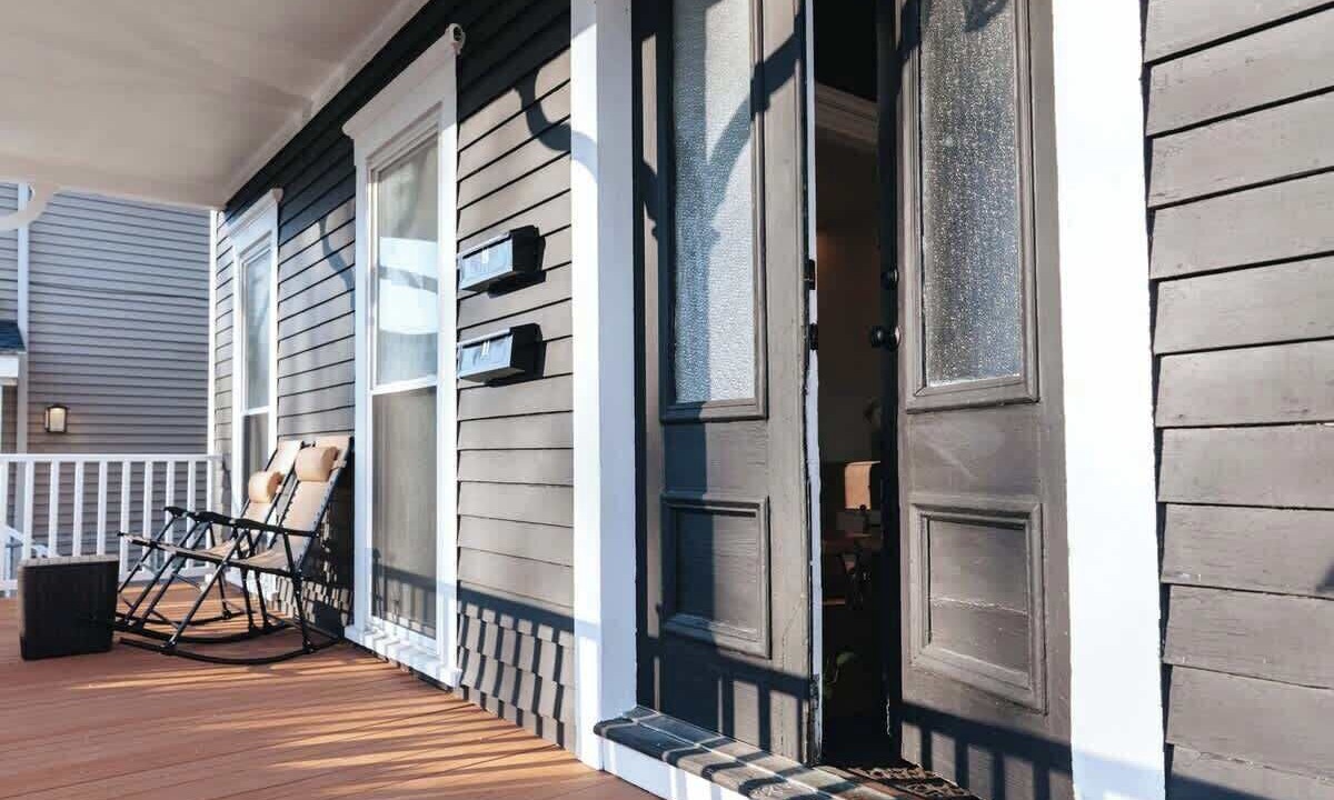 Photo of Outdoor in Off Broadway