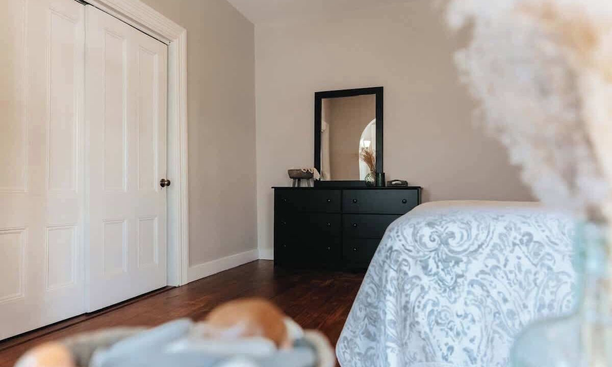 Photo of Bedroom in Off Broadway