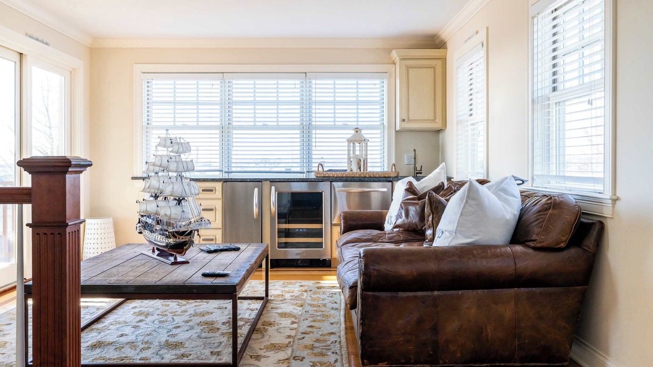 Photo of Livingroom in Easton's Point