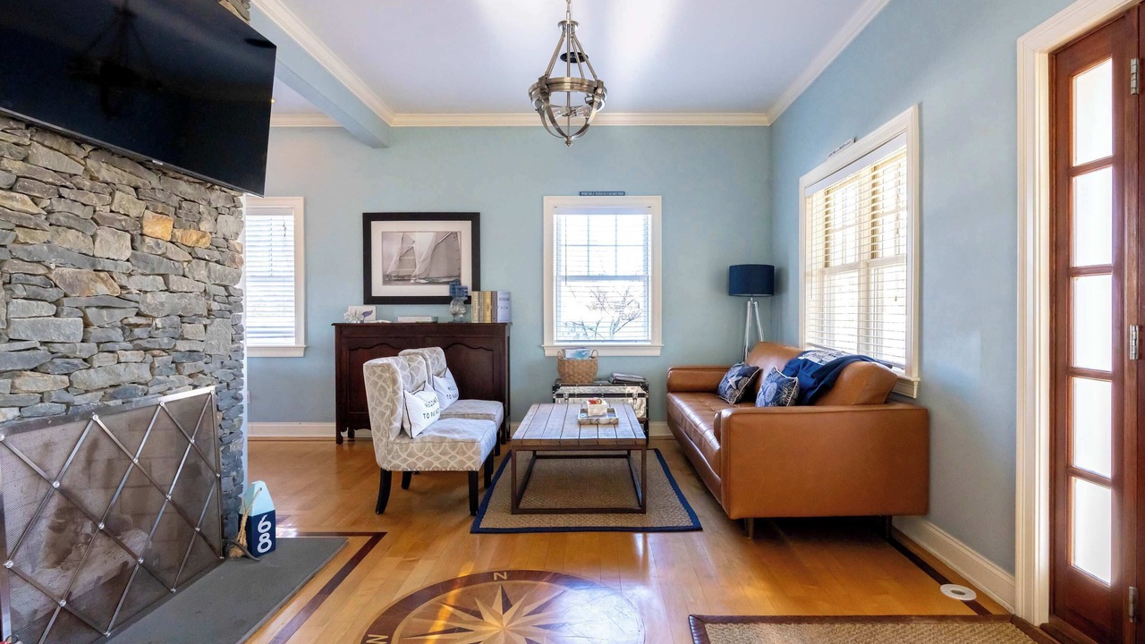 Photo of Livingroom in Easton's Point