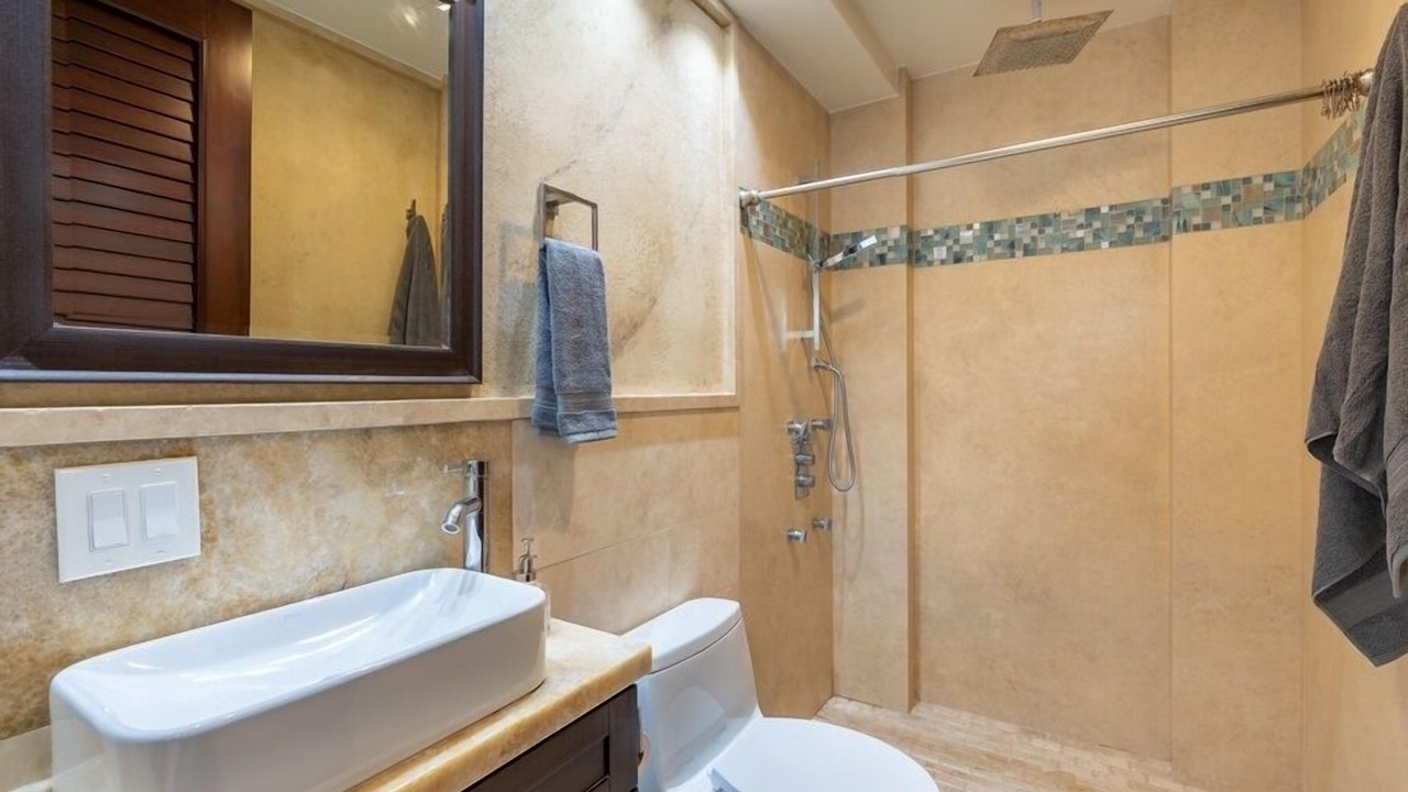 Photo of Bathroom in Waialae Iki Ridge