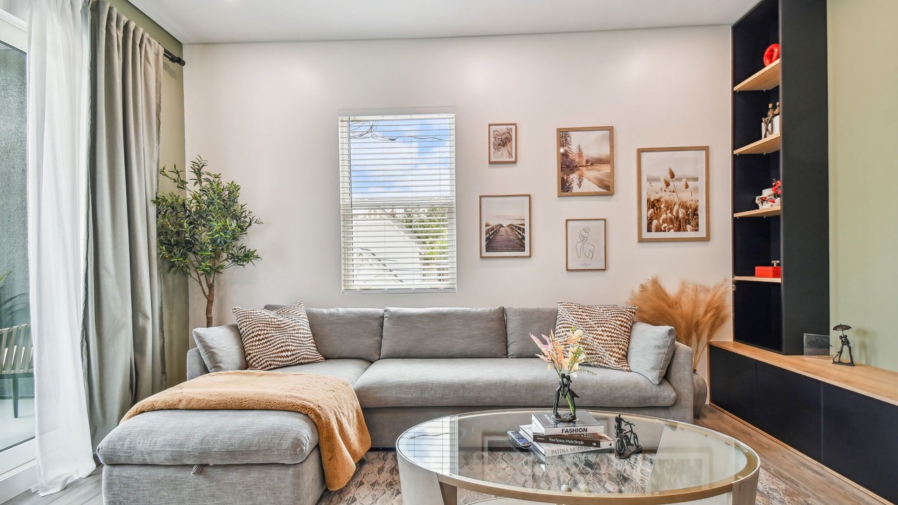 Photo of Livingroom in Crescent Lake