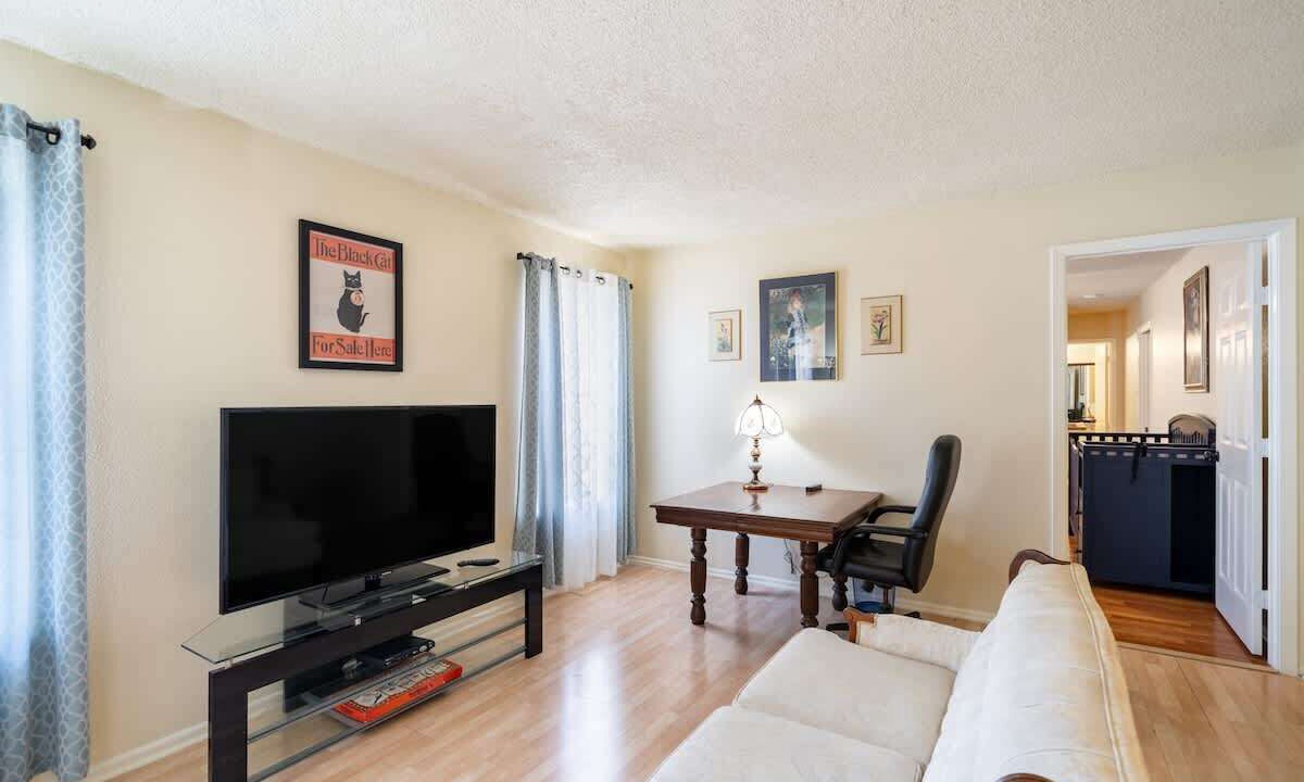Photo of Livingroom in Medical Center District