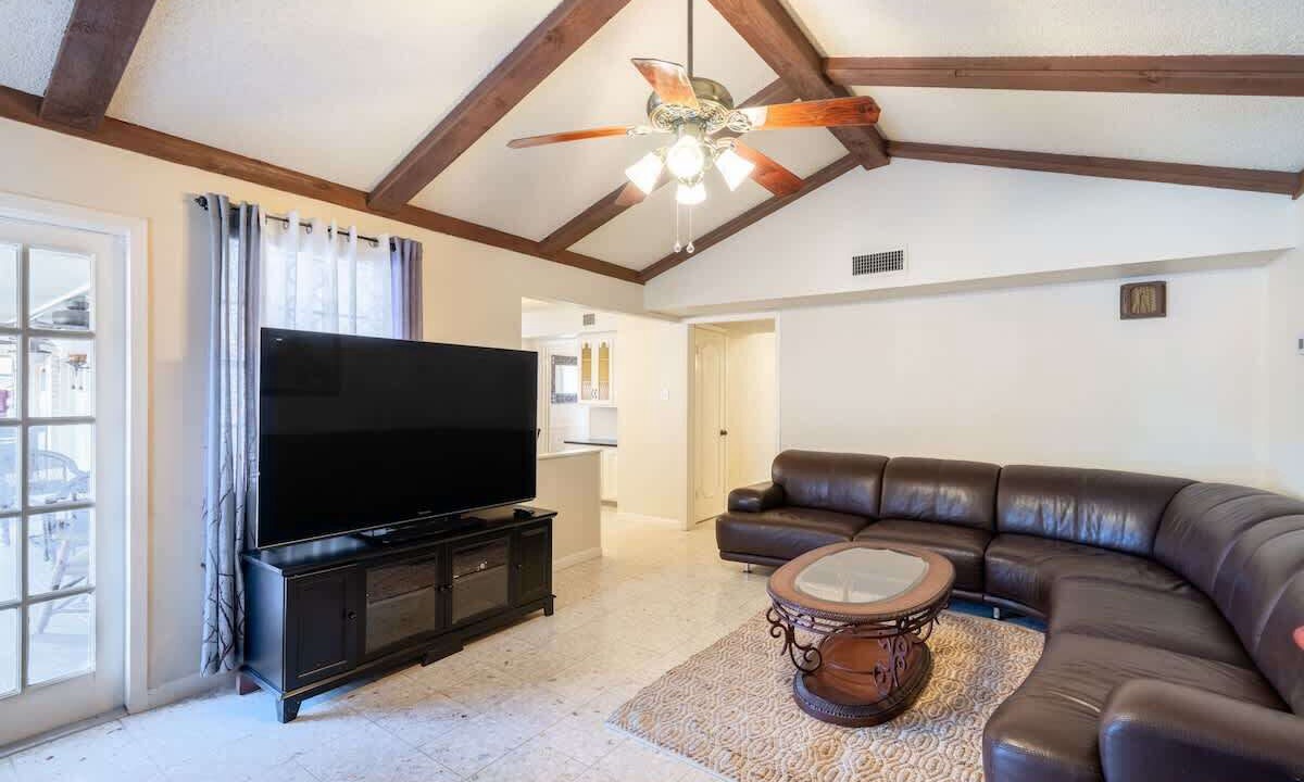 Photo of Livingroom in Medical Center District