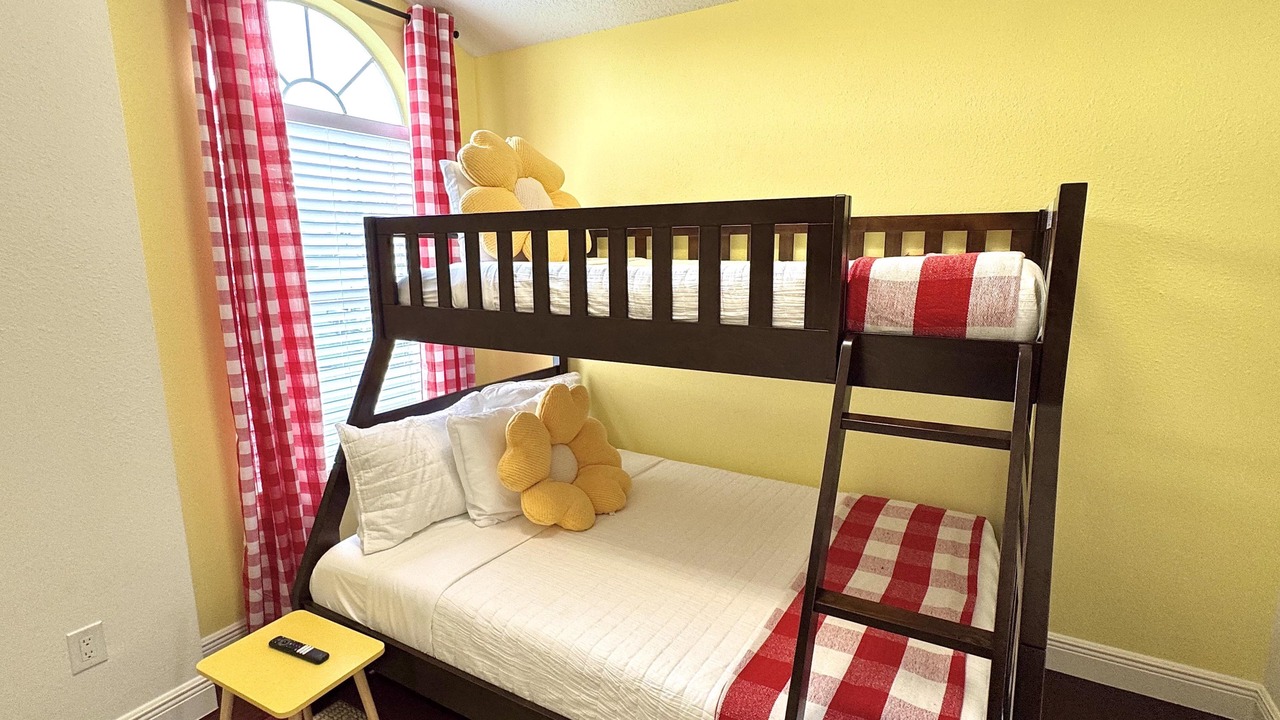 Photo of Bedroom in Lake Davenport Estates