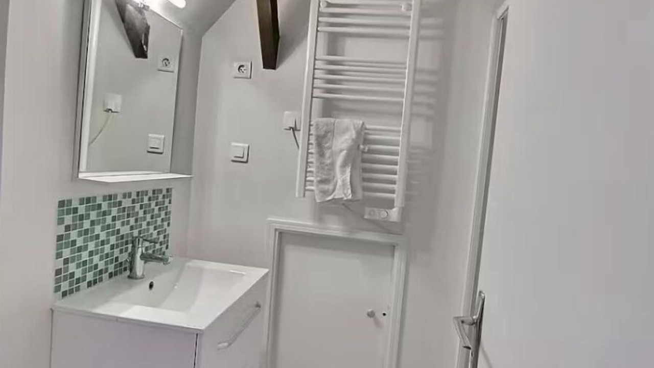 Photo of Bathroom in Dinan