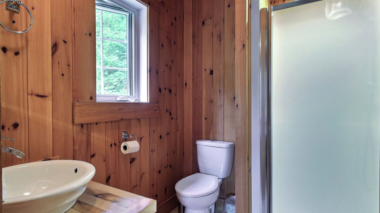 Photo of Bathroom in Saint-Alexis-des-Monts