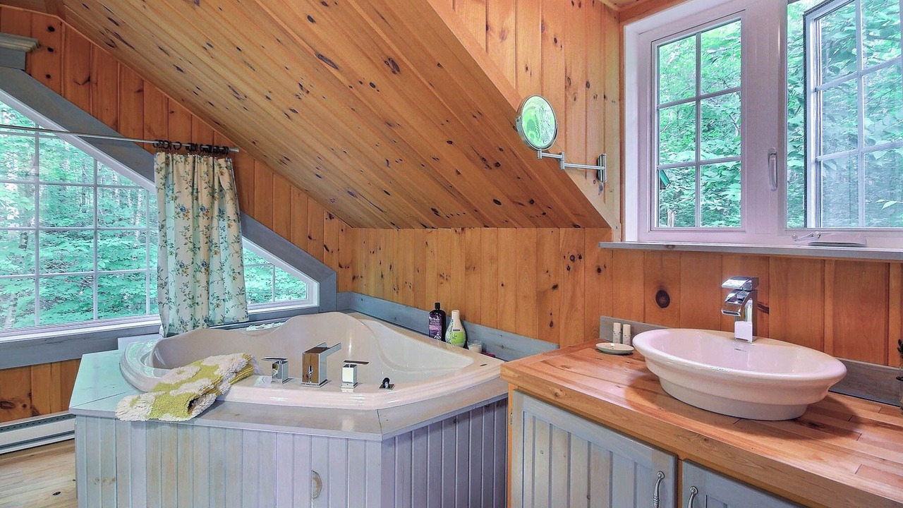 Photo of Bathroom in Saint-Alexis-des-Monts