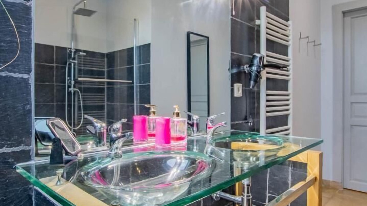 Photo of Bathroom in Champlecy