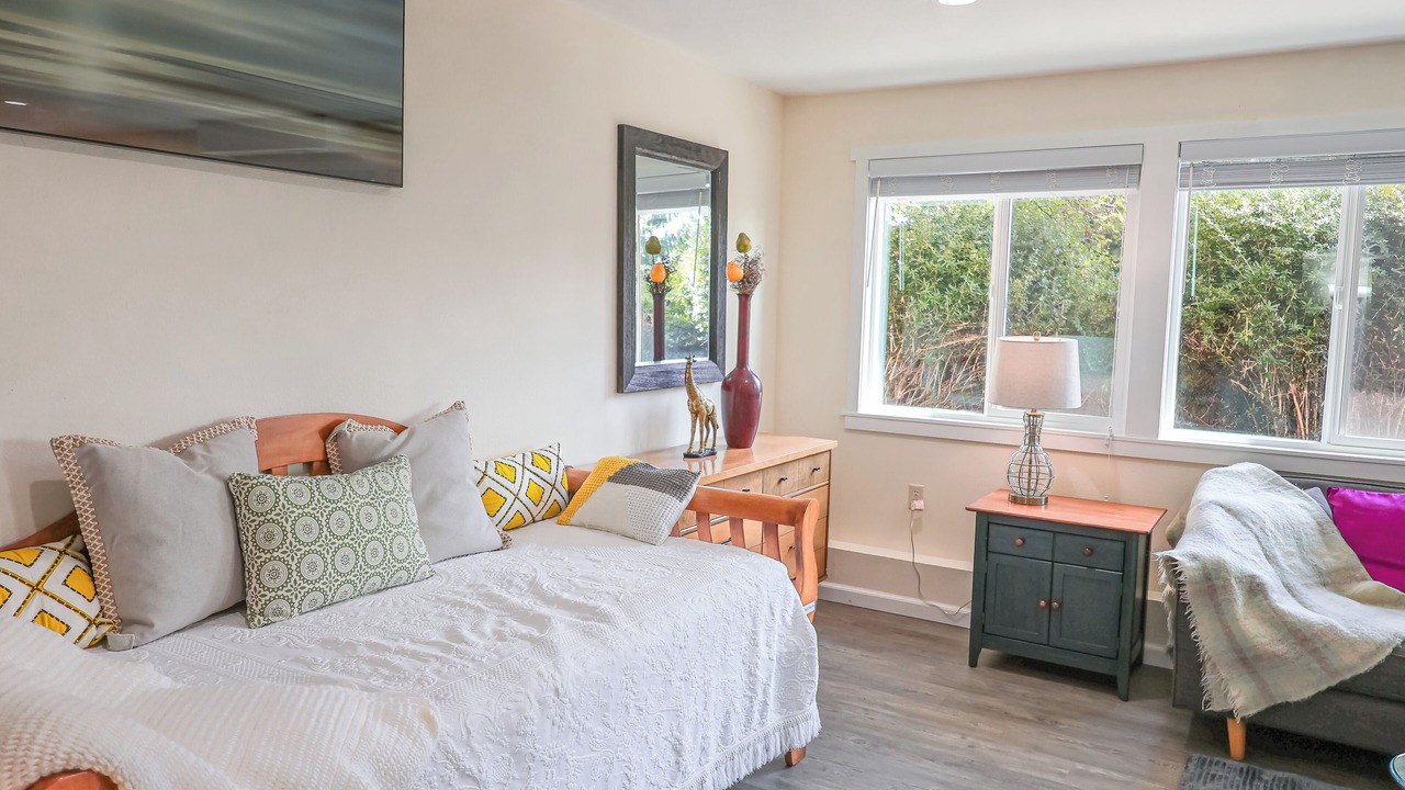 Photo of Bedroom in East Lake Hills