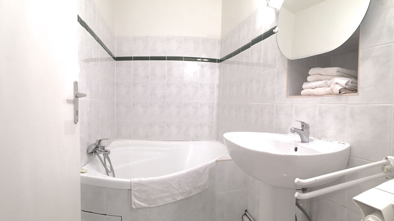 Photo of Bathroom in Thezan-des-Corbieres