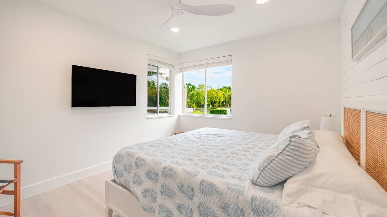 Photo of Bedroom in Jupiter Bay