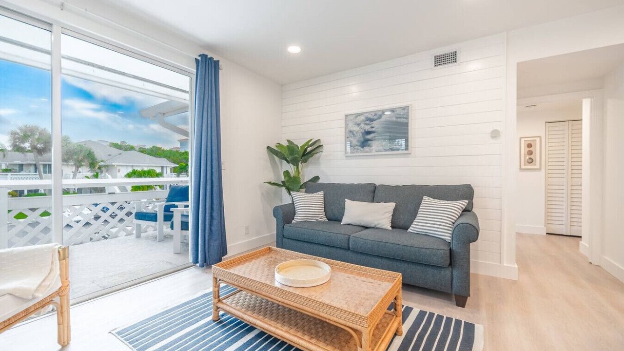 Photo of Livingroom in Jupiter Bay