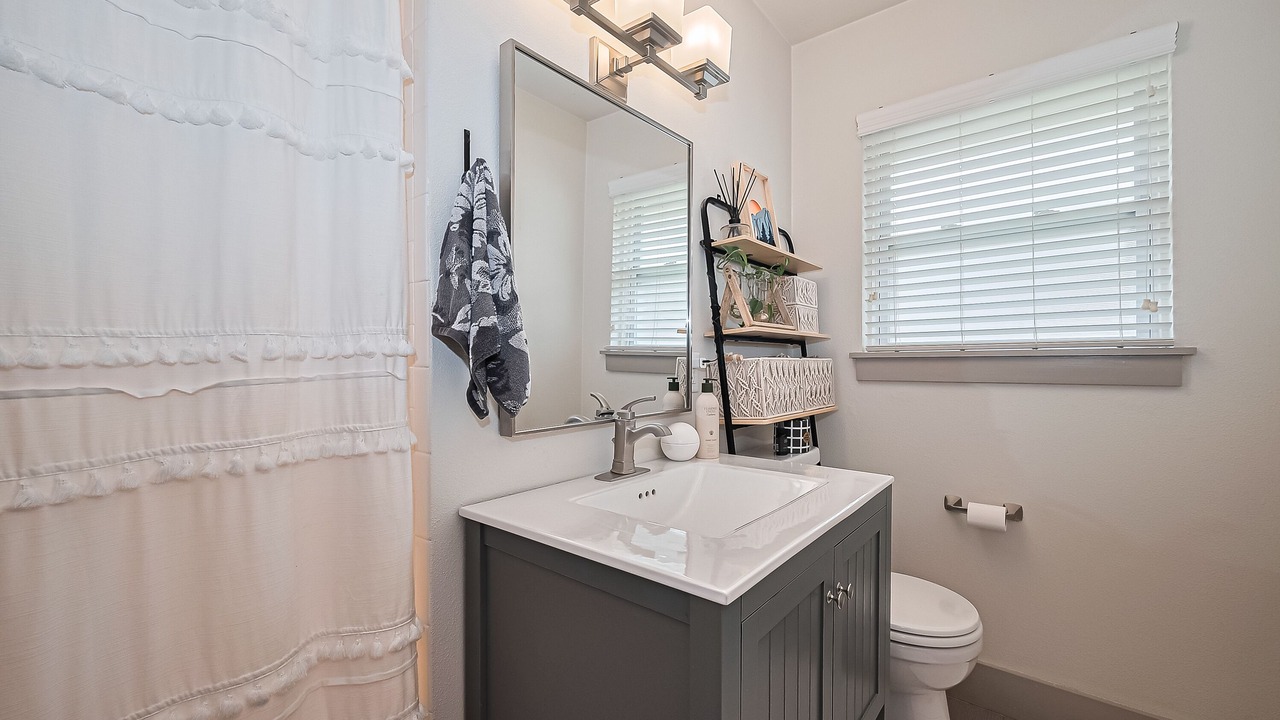 Photo of Bathroom in Garden Oaks
