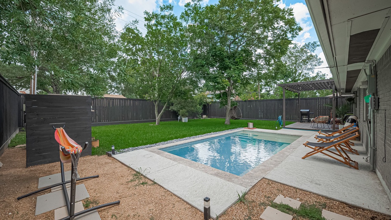 Photo of Outdoor in Garden Oaks