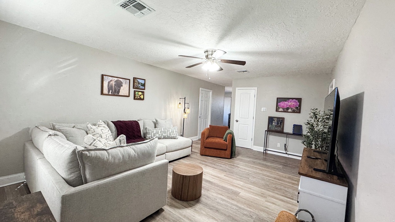 Photo of Livingroom in Cache