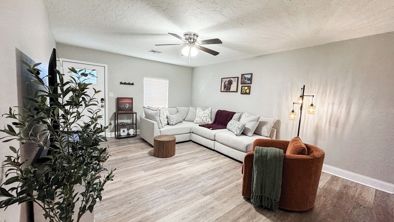 Photo of Livingroom in Cache