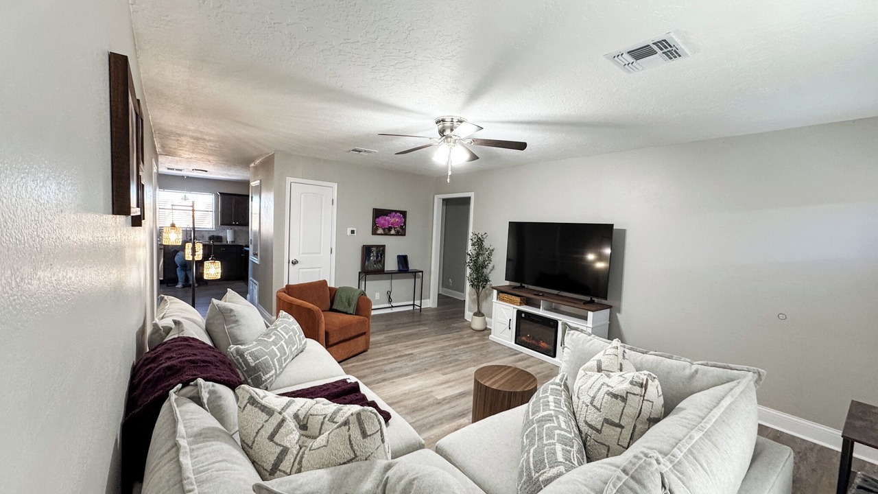 Photo of Livingroom in Cache