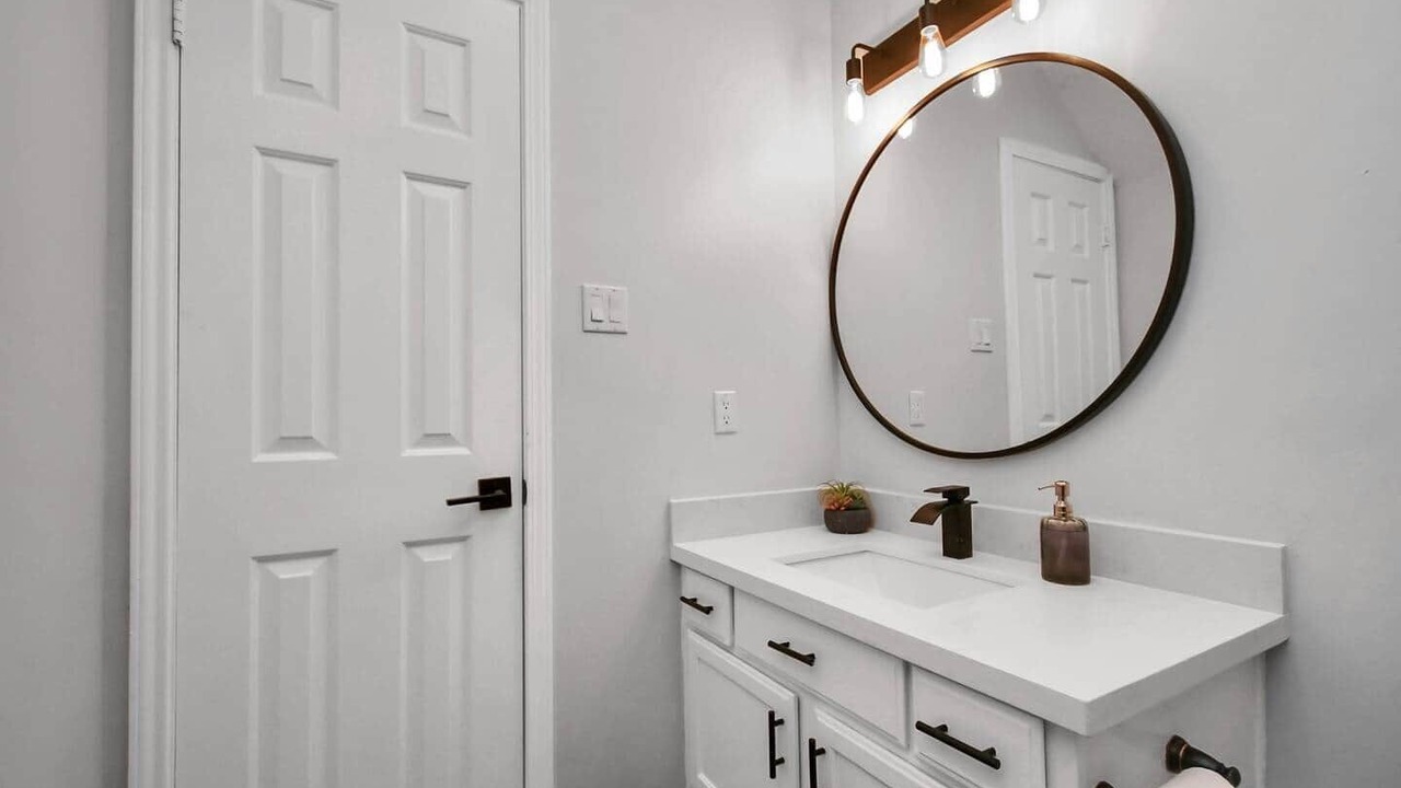 Photo of Bathroom in George Bush Park/Eldridge