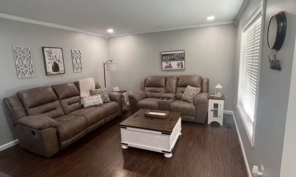 Photo of Livingroom in Madisonville